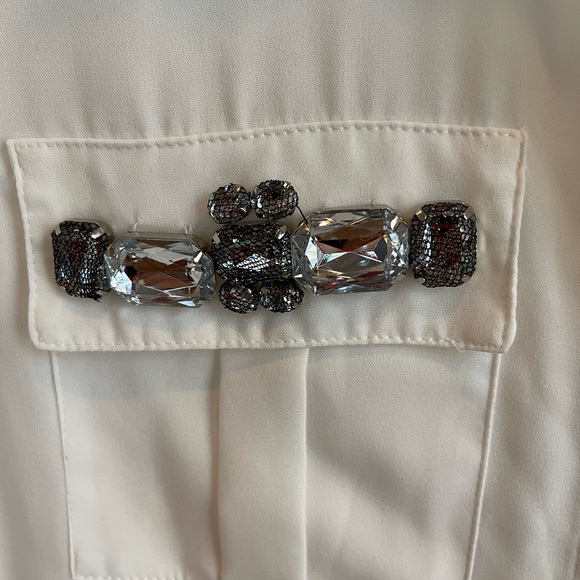 EUC Sunny Leigh brand ivory blouse with jewel detail size small - Picture 2 of 4